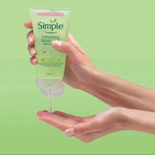 Sữa rửa mặt cho da dầu Simple Refreshing Facial Wash (150ml)